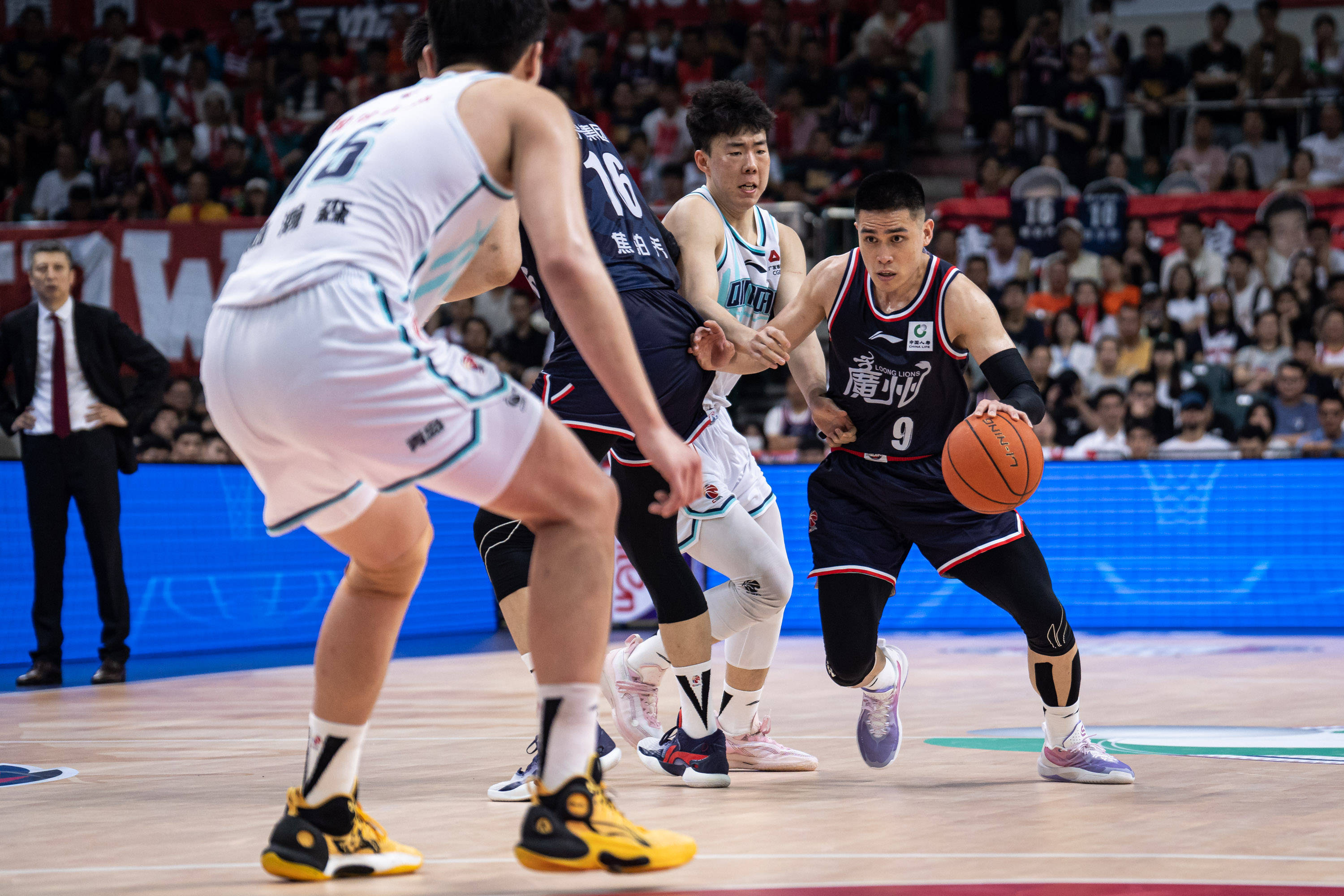 后卫回传前 后卫回传前