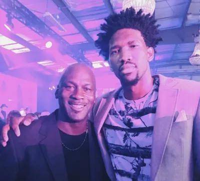 翼和8号位 翼和8号位